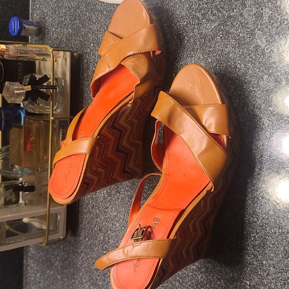 Multi color shoes - Picture 2 of 3